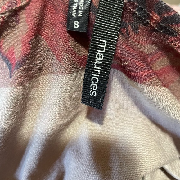 Ladies Maurices Rose Print Form Fitting Stretch Ruched Side Top Size Small - Picture 11 of 13